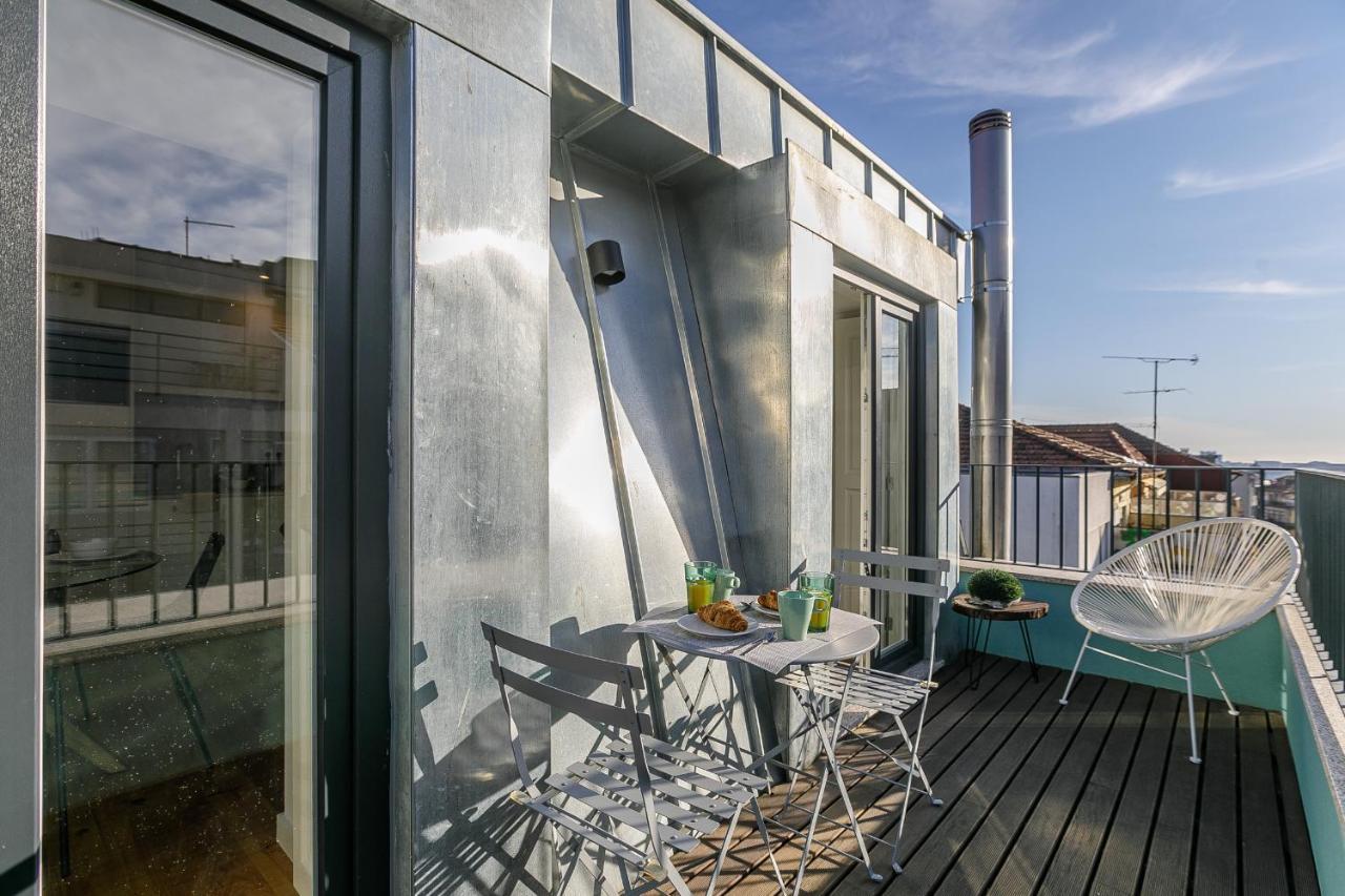 Lovelystay - Downtown Studio With Pool, Ac And Balcony Porto Kültér fotó