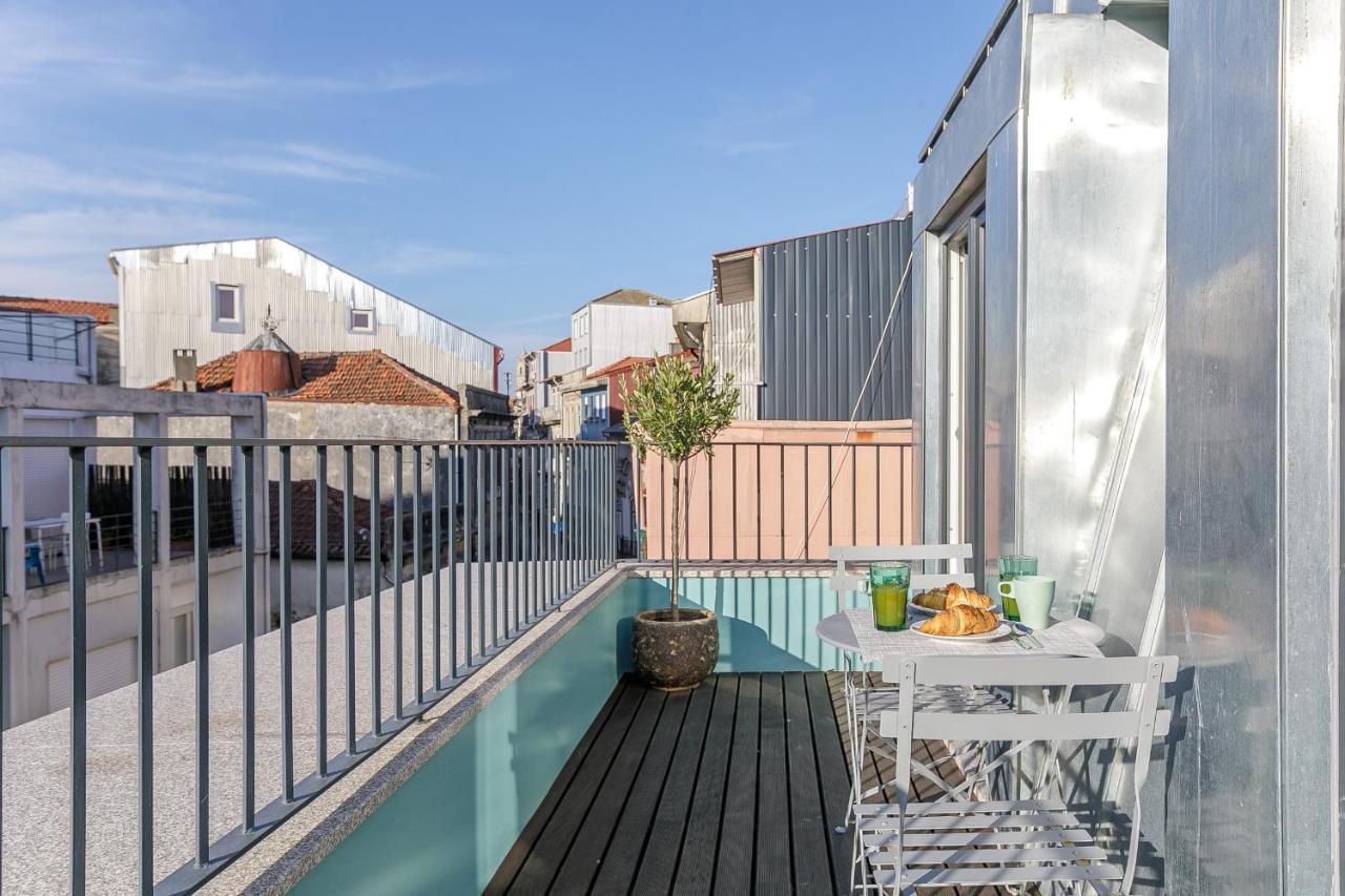 Lovelystay - Downtown Studio With Pool, Ac And Balcony Porto Kültér fotó