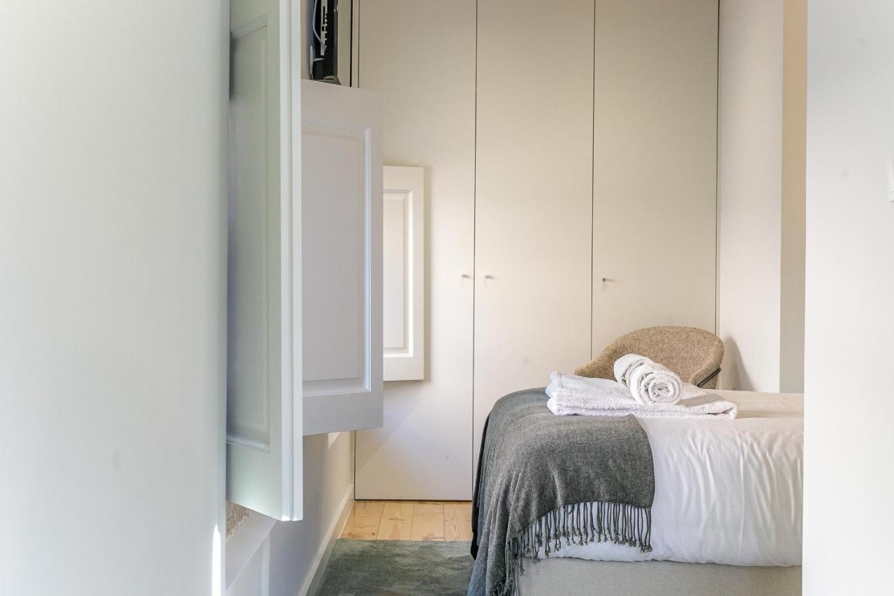 Lovelystay - Downtown Studio With Pool, Ac And Balcony Porto Kültér fotó