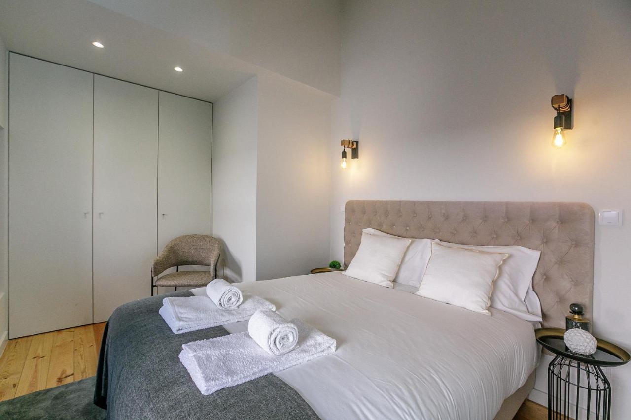 Lovelystay - Downtown Studio With Pool, Ac And Balcony Porto Kültér fotó