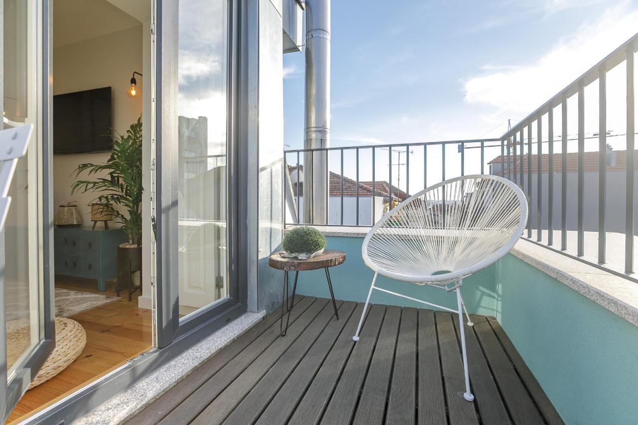 Lovelystay - Downtown Studio With Pool, Ac And Balcony Porto Kültér fotó
