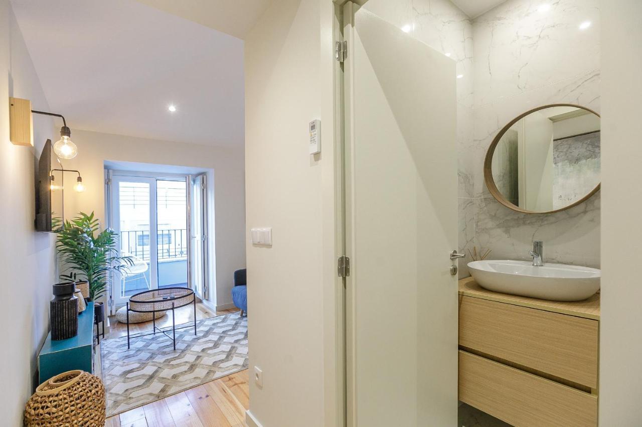 Lovelystay - Downtown Studio With Pool, Ac And Balcony Porto Kültér fotó